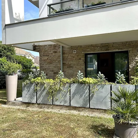 Apartamento 3 Pièces Avec Jardin Et Terrasse à - Fr-1-245-102 *